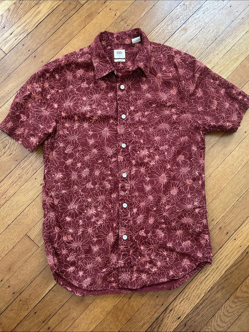 Levi’s Men’s Maroon Floral Button Down Shirt Size Small